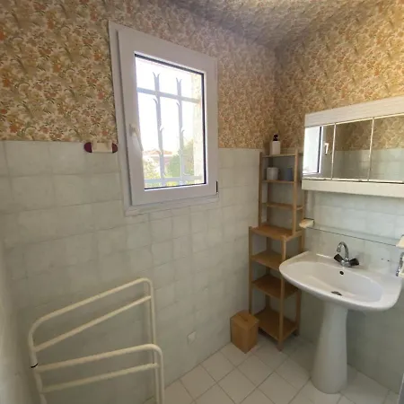 Vakantiehuis Maison Fouras, 5 Pieces, 6 Personnes - Fr-1-709-5